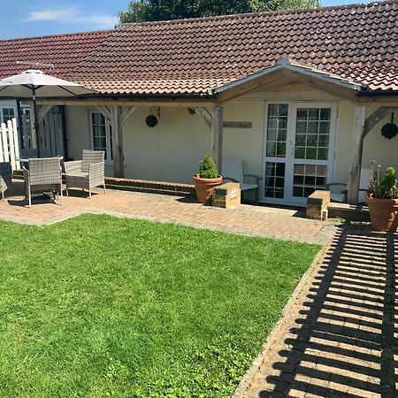Woodpecker Cottage At Frog Trotters Cottages Hartpury Exterior photo